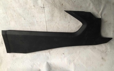 Накладка центральной консоли правая Chevrolet Tahoe 2015-2020 22885236