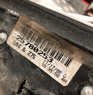 Зеркало правое Cadillac Escalade 2006-2014 25780265 ; 25780253