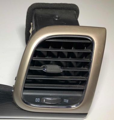 Дефлектор воздушный Jeep Grand Cherokee WK2 2011 1TF92DX9AA ; 17499f