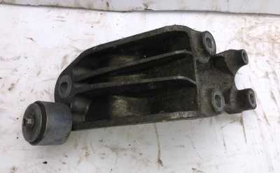 Кронштейн двигателя  левый Ford Mustang 2015-2020 FR3Z 6031 A ; FR3C 6B033 CA/CB