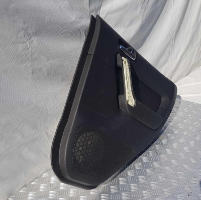 Обшивка двери задней правой Hummer H3 2005-2010 25996309; 25788732; 15818398