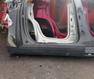 Накладка порога наружняя задняя правая Chevrolet Suburban / Escalade 2021-н.в. 84829208