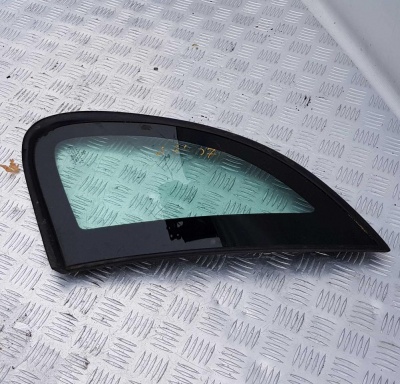 Стекло задней форточки правое Chrysler PT Cruiser 2000-2010 5257960AD/AE/AF/AG; 4724702AD/AE/AF