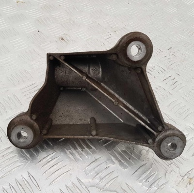 Кронштейн ДВС правый Chevrolet Camaro 2012-2015 92249330; 92200268