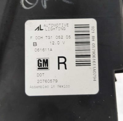 Фара передняя правая (с дефектом) Chevrolet Tahoe 2006-2014 22853026; 20760579; 15950808; 15882878; 15853253; 15820049; 15819694; 15200041; 15863395; 15895613