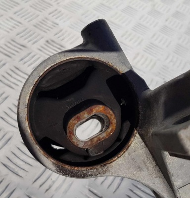 Опора ДВС Ford Escape Hybrid 2007-2012 6M6Z 6M007 A; 6M64 6M007 AA