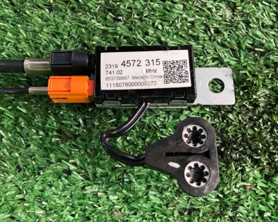 Антенна багажника правая Cadillac Escalade / Tahoe 2015-2020 84693389 ; 84719669 ; 23194572 ; 84301080