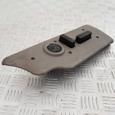 Блок регулировки положения сидения пассажирского Chevrolet Tahoe 1999-2006 88941683; 12450254; 12473558