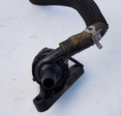 Водяной насос дополнительный Ford Escape 2007-2012 8M6Z 18D473 A; 8M64 18D473 AB