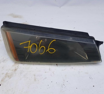 Габарит передний правый Chevrolet Avalanche 2001-2006 15077337; 15070008; 15771436