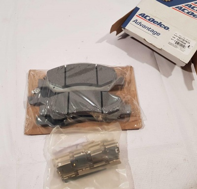 Колодки тормозные передние керамические (к-кт) Chevrolet Tahoe/Cadillac Escalade 2015-2017 ACDelco 19339848; 14D1367ACH