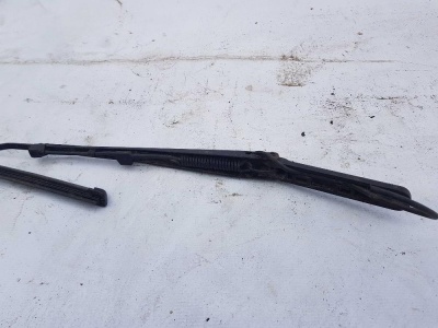 Поводок стеклоочистителя правый Chevrolet Express 2003-2014 25961210; 15947915; 15072708; 88958104; 12487590; 12367262; 22138636