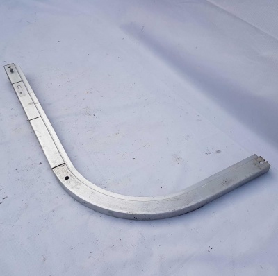 Направляющая дуги багажника правая Cadillac SRX 2009-2016 20977579; 20908771