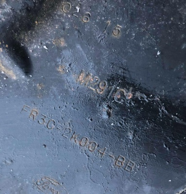 Защитный кожух тормозного диска передний правый Ford Mustang 2015-2020 FR3Z 2K004 B ; FR3C 2K004 BB