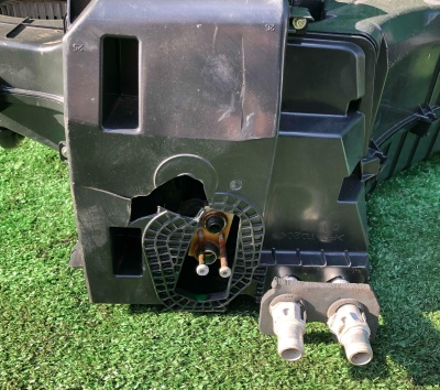 Корпус печки багажника Cadillac Escalade / Tahoe 2015-2020 23101672 ; 15225886