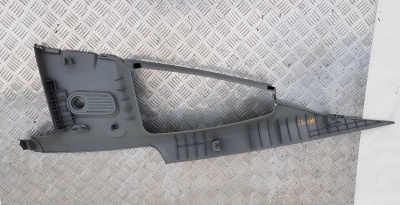 Панель заднего окна правая Ford Mustang 2004-2010  7R33 6351986; 7R3V 6351986; 5R3Z 6352018 AAA