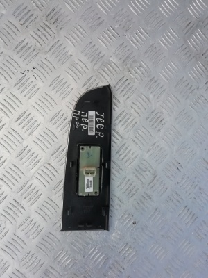 Блок управления стеклоподъемником передний правый Jeep Grand Cherokee (WK2) 2005-2009; 04602786AA