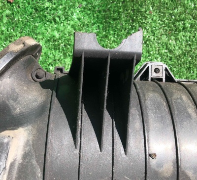 Корпус воздушного фильтра Hummer H2 2003-2009 19153610 ; 88963683 ; 15059590