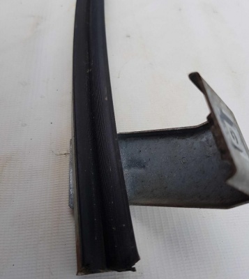 Направляющая стекла двери задней левой фронтальная Ford Explorer 5 BB5Z 78222A01; BB53 7821532