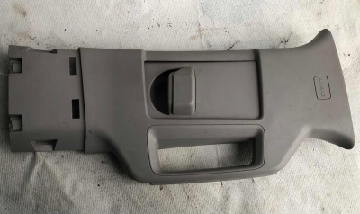 Накладка стойки центральная с ручкой правая Chevrolet Tahoe 2015-2020 23234438 ; 23163857 ; 23118048