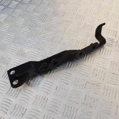 Кронштейн крыла/петли капота правый Chevrolet Tahoe 2006-2014 15951193; 15881348; 15870421; 15870421; 15832262