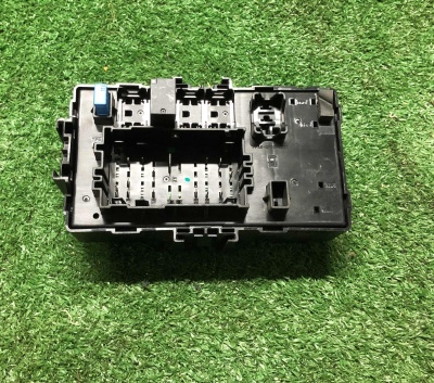 Блок предохранителей салонный торпедо правый Chevrolet Tahoe / Escalade 2015 23200661