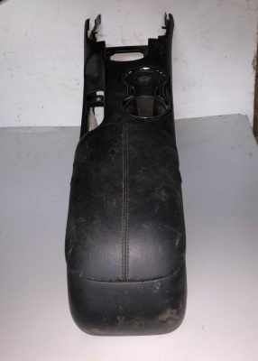 Подлокотник Ford Mustang 2015-2020 FR3Z 63045B30 AC ; FR3B 63043B04 AG/AC/AH/AE/AF ; FR3Z 6306024 BF