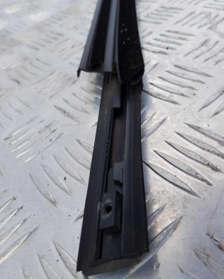 Бархотка/Уплотнитель стекла двери задней правой внешний Ford Explorer 5 BB53 7825596; BB5Z 7825596