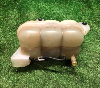 Расширительный бачок Chevrolet Tahoe / Escalade 2021-н.в. 84632822 ; 84257836