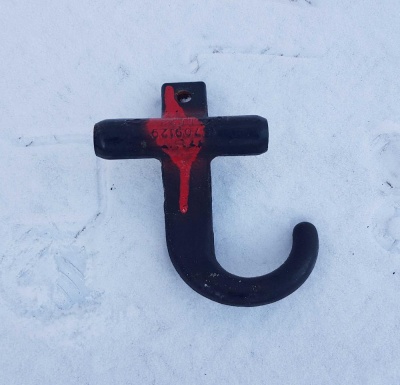 Крюк буксировочный передний левый Chevrolet Tahoe 1999-2006 15709129; 12474005