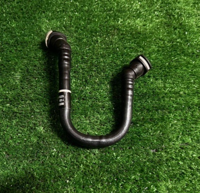 Трубка вентиляции картерных газов левая Chevrolet Tahoe  / Escalade 2021-н.в. 12710307 ; 12700664