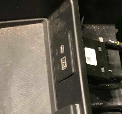 Разъем USB Chevrolet Tahoe 2021-н.в. 13529873 ; 13520516