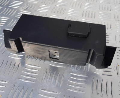 Кронштейн прикуривателя в подлокотнике Ford Explorer 5 BB53 7804569 A; BB5Z 78045A76 AB