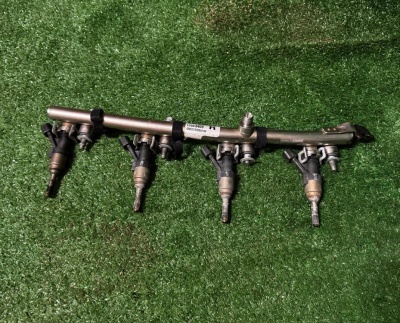 Топливная рампа правая GM Motors 5.3 - 5.2 Cadillac Escalade / Tahoe 2014-2021 12685360 ; 12623129 ; 12659650 ; 12668400 ; 12669883 ; 12684180 ; 12668409