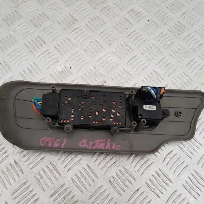 Блок регулировки положения сидения пассажирского Chevrolet Tahoe 1999-2006 88941683; 12450254; 12473558