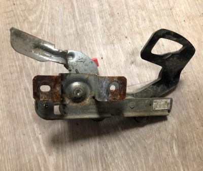 Замковый механизм борта Dodge Ram 2011-2023 68044867AD