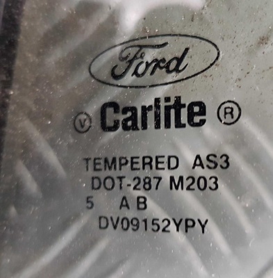 Стекло/Форточка двери задней правой с уплотнителем Ford Expedition 2003-2015 5L14 7825828; 2L1Z 7825380