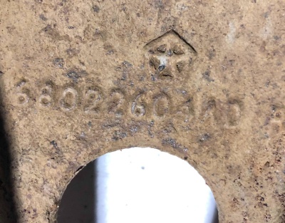 Передний правый нижний рычаг Jeep Grand Cherokee (WK2) 68022604AD