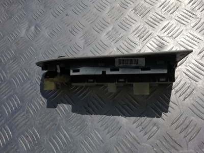 Блок управления стеклоподъемником передний левый Jeep Grand Cherokee 2004-2010; 04602781AA; 4602736AA