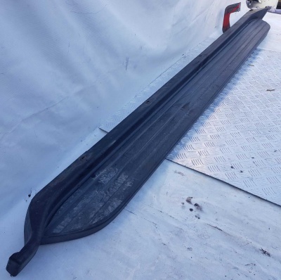 Порог правый (с дефектом) Chevrolet Suburban 2006-2014 15914677; 15105388