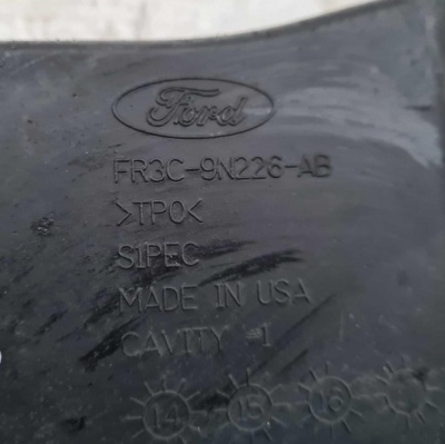 Защитный щиток бензобака правый верхний Ford Mustang 2015-2020 FR3Z 9B007 A; FR3C 9N226 AB