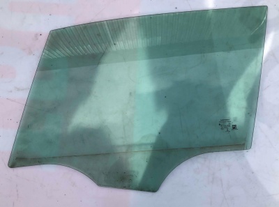 Стекло пассажирской двери Jeep Renegade 2016-2021 68274340AA