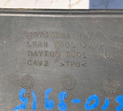 Накладка центральной консоли задняя Chevrolet Express 2003 25730884 ; 20954232 ; 23353790