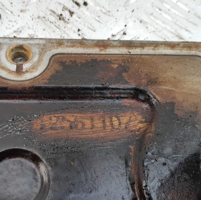 Крышка ДВС верхняя  (4.8L; 5.3L; 6.0L) LM7 LQ4 LQ9 Chevrolet Tahoe 1999-2006 12575742; 12561106; 12558176; 12550604