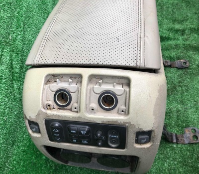 Подлокотник центральной консоли Cadillac Escalade 2003-2006 15178472