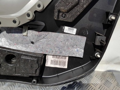 Обшивка двери левая Chevrolet Camaro 2010-2015 22808134