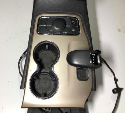 Накладка центральной консоли Jeep Grand Cherokee WK2 P68141344AC