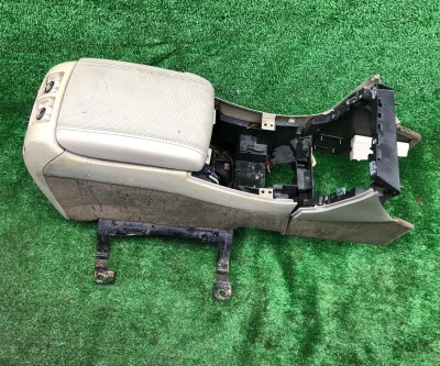 Подлокотник центральной консоли Cadillac Escalade 2003-2006 15178472