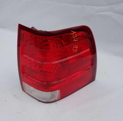 Фонарь задний правый (с дефектом) Ford Expedition 2003-2006 44ZH 1577; 2LIX 13B504 A; 2L1Z 13404 AB