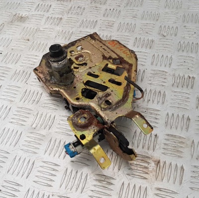 Замок багажника Chevrolet Tahoe 1999-2006 15808595; 15250765; 15199583; 15093457; 15764041; 15753091; 15054327